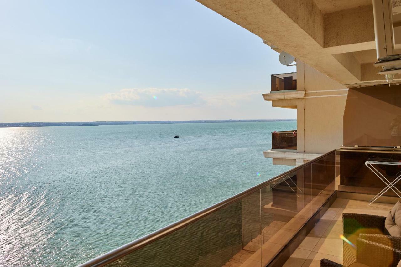 Sailing Lake Mamaia Apartment