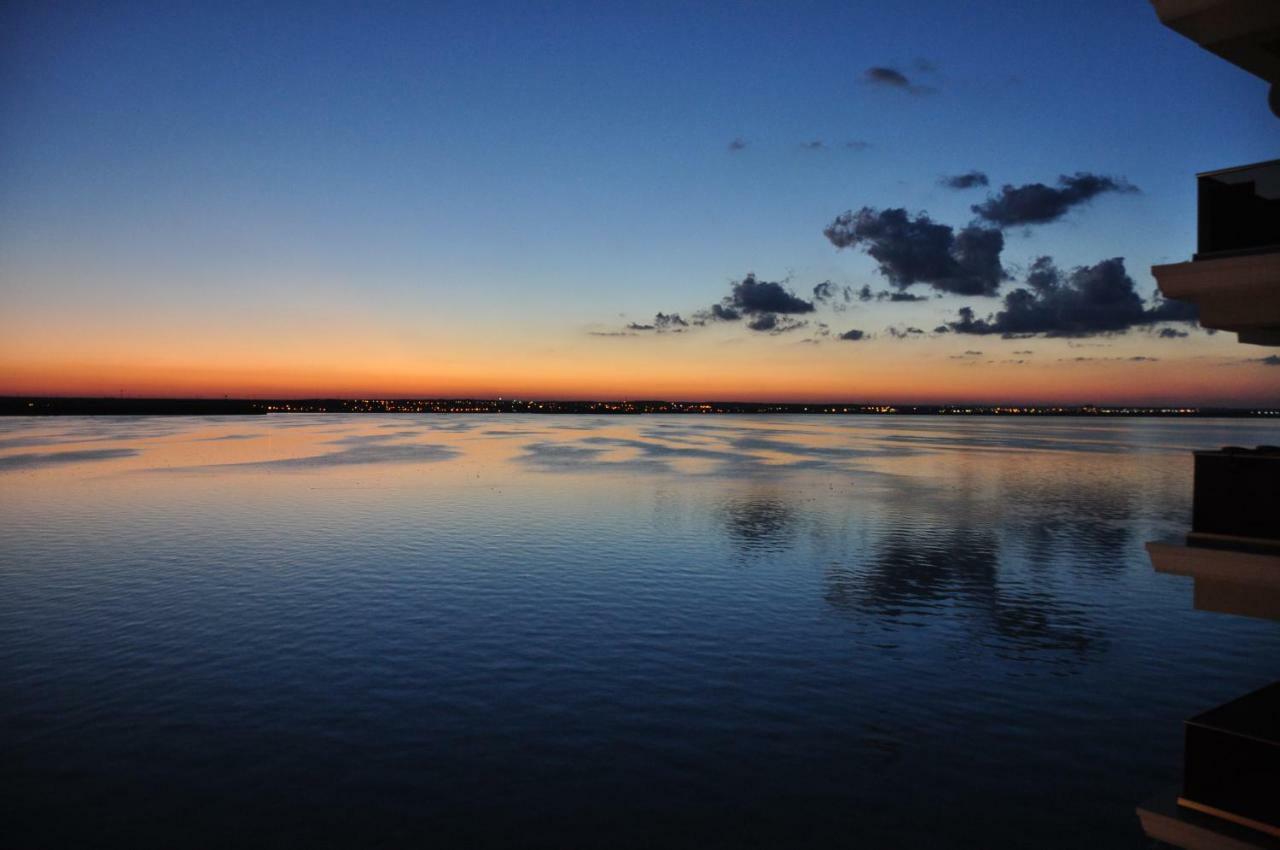 Sailing Lake Mamaia Apartment